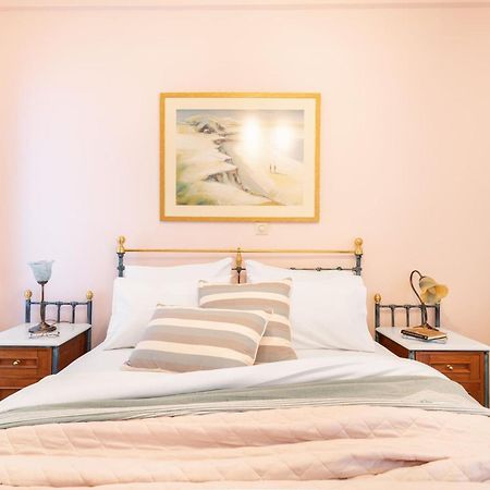 Appartamento Bright, Calming Retreat With A Balcony Near Metro! Atene Esterno foto