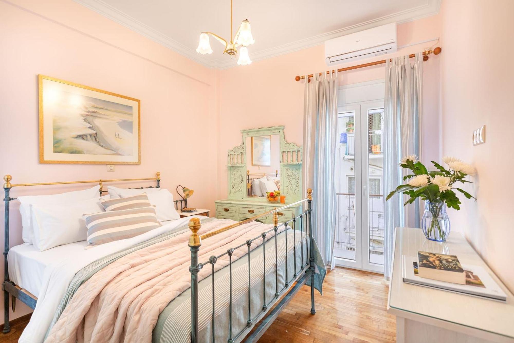 Appartamento Bright, Calming Retreat With A Balcony Near Metro! Atene Esterno foto